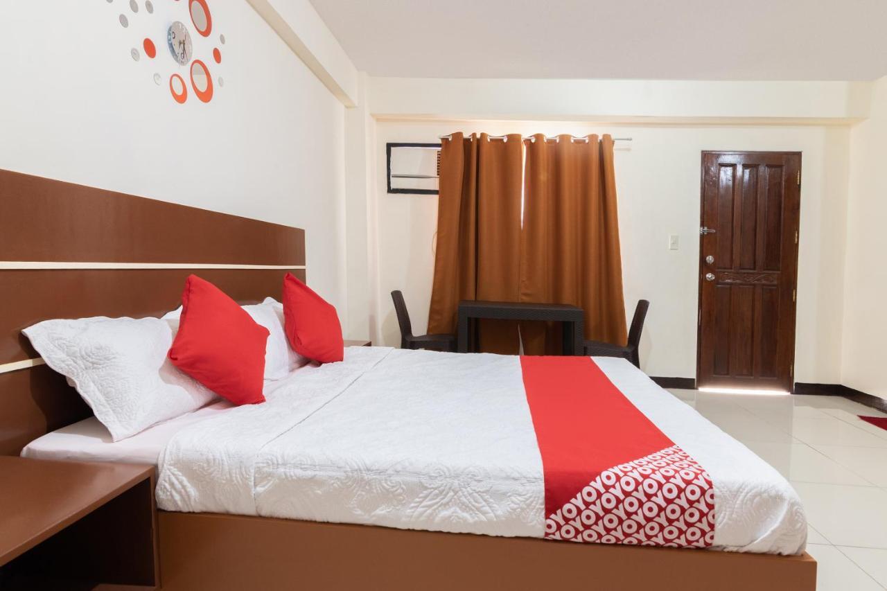 Oyo 578 Red Velvet Suites Манила Екстериор снимка