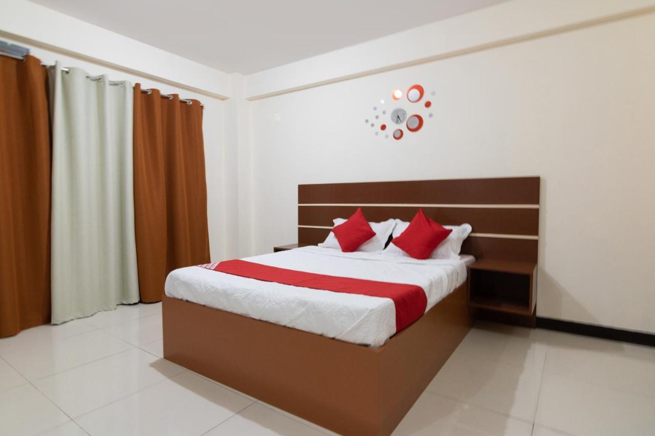 Oyo 578 Red Velvet Suites Манила Екстериор снимка