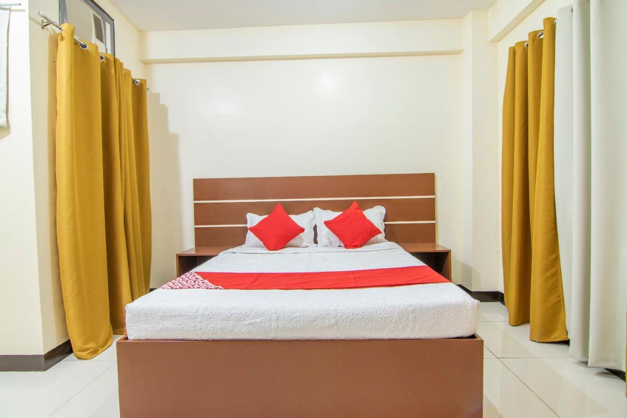Oyo 578 Red Velvet Suites Манила Екстериор снимка