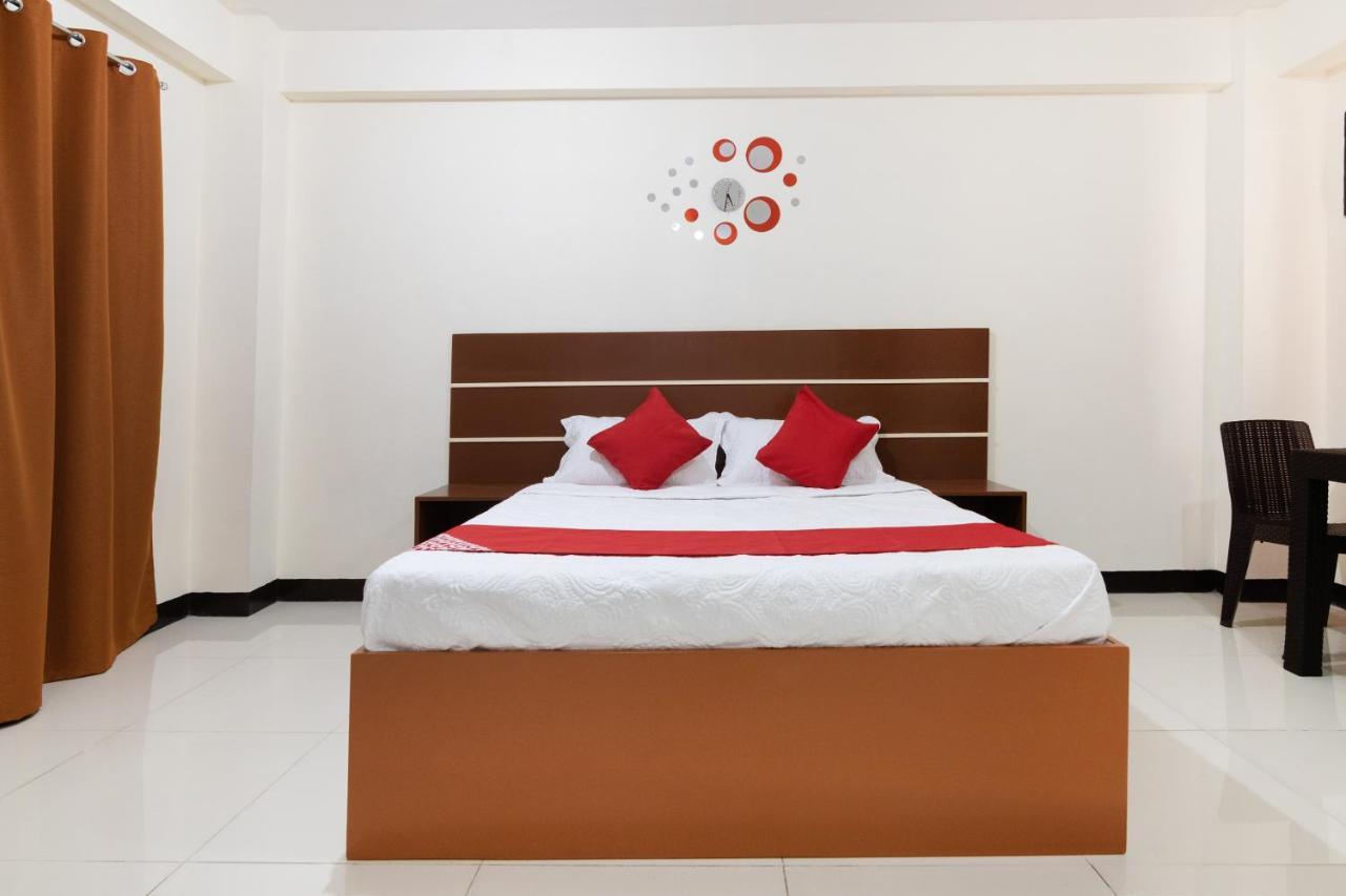 Oyo 578 Red Velvet Suites Манила Екстериор снимка