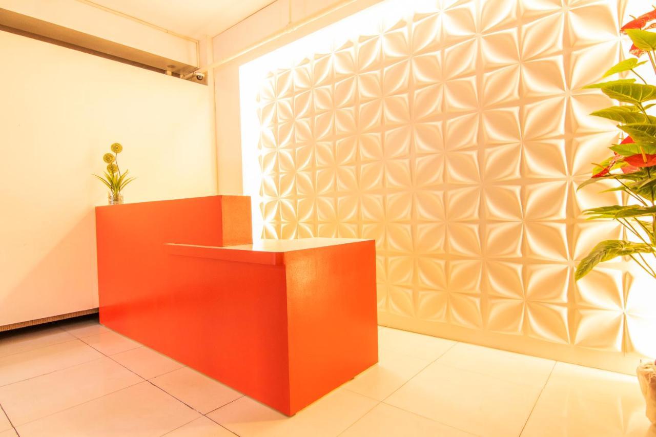 Oyo 578 Red Velvet Suites Манила Екстериор снимка